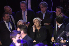 Marine Le Pen estime qu'il faut un gel des taxes sur le tabac pour éviter aux buralistes de subir les conséquences des hausses de prix sur les cigarettes.