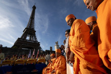 Les moines du Bochasanwasi Akshar Purushottam Swaminarayan Sanstha à Paris en septembre 2026