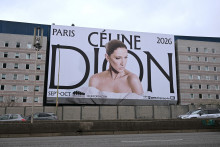 Une affiche publicitaire pour les concerts de Céline Dion à Paris