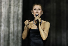 Céline Dion se produit lors de son premier concert d'une série à la Plenitude Arena de Nanterre, à l'ouest de Paris, le 12 septembre 2026.