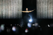 Céline Dion a signé un retour triomphant sur la scène de la Plenitude Arena de Nanterre, samedi 12 septembre.