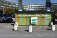 Une photographie montre le bâtiment de l'Institut universitaire de recherche sur le cancer de Toulouse (Oncopole) à Toulouse, dans le sud-ouest de la France, le 12 octobre 2022.