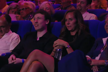 Le streamer Sardoche et la vice-présidente de Reconquête! Sarah Knafo au meeting d'Éric Zemmour à Port-Marly, le 13 septembre 2026.