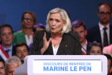 Marine Le Pen prononce un discours lors d'un meeting de rentrée politique à Hénin-Beaumont, le 13 septembre 2026.
