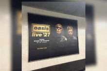 L'affiche du retour d'Oasis à Paris en 2027