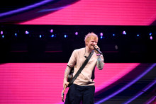 Ed Sheeran est dans la tourmente pour sa position apolitique face à l'éviction de Macklemore pour son soutien à la Palestine