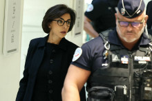 Rachida Dati, arrive au tribunal parisien le 16 septembre 2026 pour son procès pour corruption avec l'ancien dirigeant de Renault-Nissan, Carlos Ghosn.