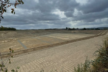 Le chantier d'une mégabassine à Pierrefitte-en-Cinglais (Calvados) en septembre 2026