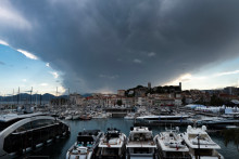 Une vue du Vieux-Port de Cannes (illustration)