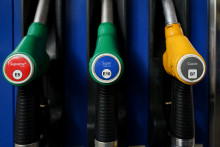 Des pistolets de pompes à essence et à diesel dans une station-service à Paris, le 16 septembre 2026. (Illustration)