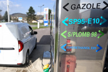Une pompe à carburant proposant du diesel, de l'E10/SP95, de l'E5/SP98, de l'E85 superéthanol dans une station-service Leclerc à Thionville, dans le nord-est de la France, le 9 mars 2026. (Illustration)