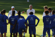 Les Bleus autour du nouveau sélectionneur Zinédine Zidane à Clairefontaine pour le premier entraînement du stage, le 21 septembre 2026.