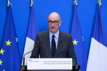 Roland Lescure présente des mesures de soutien aux ménages confrontés à la hausse des prix du carburant, à Paris, le 22 septembre 2026.