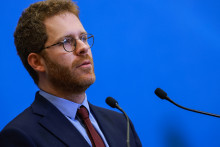 David Amiel, ministre délégué chargé des Comptes publics, tient une conférence de presse au ministère de l'Économie (Bercy), à Paris, le 22 septembre 2026.