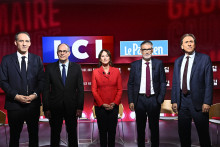 Olivier Faure, Jérôme Guedj, Raphaël Glucksmann, Emmanuel Maurel et Ségolène Royal lors du débat de la primaire socialiste, le 23 septembre 2026.