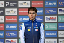 Le coureur français Paul Seixas sur le podium du contre-la-montre des championnats du monde de cyclisme, le 20 septembre 2026 à Montréal.