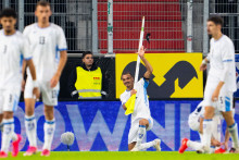 La célébration polémique de Saied Abu Farchi, joueur de l'équipe de football d'Israël, lors du match de Ligue des Nations contre l'Autriche, qui a valu au joueur israëlien une exclusion.