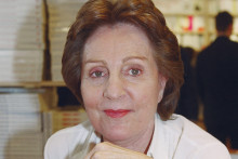 L'écrivaine française Janine Boissard au Salon du livre de la Porte de Versailles à Paris, le 18 mars 2000