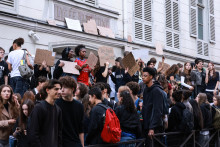 Des élèves organisent un blocus au lycée Lamartine, à Paris, le 29 septembre 2026.