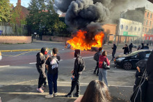Des feux de poubelles allumés à proximité des lycées Baggio et Faidherbe, à Lille, le 1er octobre 2026.