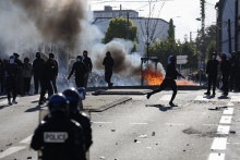 Des forces de l'ordre font face à des élèves manifestants à Brest jeudi 1er octobre 2026