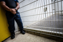 Un gardien de prison à Réau, près de Paris, le 30 juillet 2026