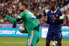 Ousmane Dembélé face à Gianluigi Donnarumma lors de France-Italie en Ligue des nations, le 2 octobre 2026 au Stade de France.