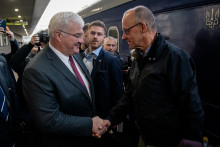 Le ministre ukrainien des Affaires étrangères, Andriï Sybiga, et le chancelier allemand Friedrich Merz à Kiev le 4 octobre 2026.