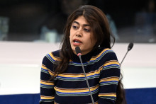 Rima Hassan, députée franco-palestinienne au Parlement européen, prend la parole lors d'une session au Parlement européen à Strasbourg, le 6 octobre 2026