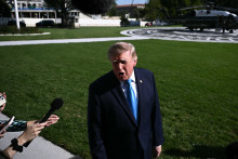 Le président américain Donald Trump devant la Maison-Blanche à Washington, le 5 octobre 2026