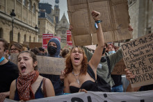 Des lycéens en pleine manifestation le 6 octobre 2026