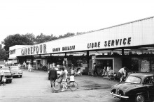 L'hypermarché Carrefour de Saint-Geneviève-des-Bois le 1er juin 1963.