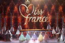 Le concours Miss France 2025 à l'Arena Futuroscope de Chasseneuil-du-Poitou, le 14 décembre 2024.