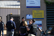 Des policiers devant le collège Joseph-Lakanal d'Aubagne