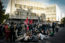 Le lycée Paul Eluard bloqué par des élèves et des enseignants en grève, le 15 octobre 2026.
