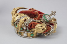 La couronne endommagée de l'impératrice Eugénie après sa chute lors du cambriolage de la galerie Apollon du musée du Louvre, prise en photo le 4 février 2026.
