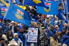 Une manifestation pro indépendantiste à Edmonton, Alberta (Canada) le 17 octobre 2026.