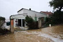 Des inondations à  Saint-Mitre-les-Remparts, près de Marseille, le 20 octobre 2026.