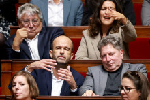 Manuel Bompard réagit au discours du Premier ministre français lors d'une séance de questions au gouvernement à l'Assemblée nationale, à Paris, le 20 octobre 2026