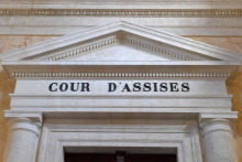 L'entrée d'une cour d'assises (Illustration)