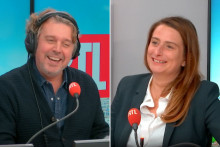 Marine Tondelier face à Alex Vizorek sur RTL le 23 octobre 2026.