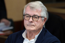 L'homme d'affaires Olivier Bouygues lors de son procès devant le tribunal correctionnel d'Orléans pour la destruction d'espèces d'oiseaux protégées sur son domaine de chasse dans la forêt de Sologne, le 7 septembre 2026.
