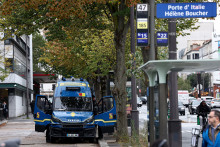 Un véhicule de police près du lieu de manifestation, le 24 octobre 2026