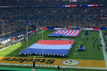 La tension monte au Stade de France avant le coup d'envoi du premier match NFL de l'histoire dans l'Hexagone.