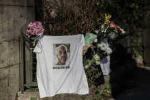 Un hommage à Cédric Chouviat rendu le 3 janvier 2025 à Paris. L'homme est mort lors d'une arrestation policière en 2020.