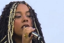 La chanteuse Nina Tonji a interprété la "Marseillaise" dimanche 25 octobre 2026 au Stade de France.