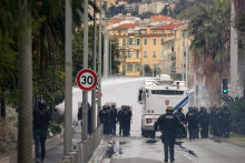 Les forces de l'ordre lors d'une manifestation à Nice, le 24 octobre 2026