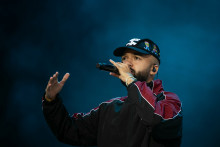 Le rappeur Oli sur la scène du festival Golden Coast à Dijon le 7 septembre 2025.