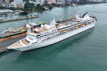 L'Odyssey, un paquebot de près de 200 mètres, a débarqué, puis abandonné ses passagers lors d'une escale dans le port de Sihanoukville, au Cambodge le 28 octobre 2026