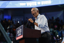 L'ancien président américain Barack Obama prend la parole lors d'un meeting électoral en vue des élections de mi-mandat, à Morrow, en Géorgie, le 28 octobre 2026.